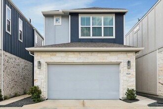 Building Photo - 9808 Rugged Oaks Dr