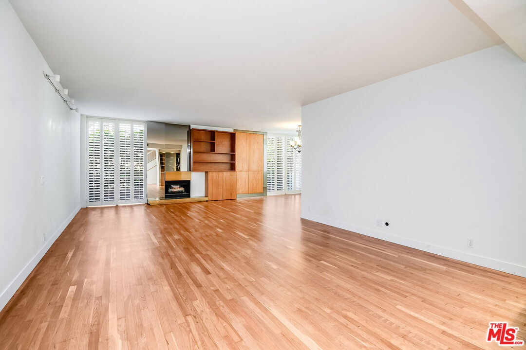 Primary Photo - 211 S Spalding Dr