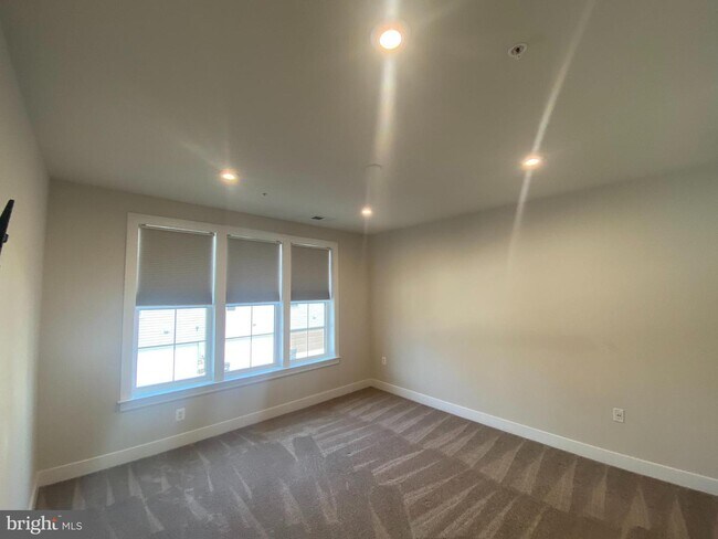 Foto del edificio - 2320 Field Point Rd