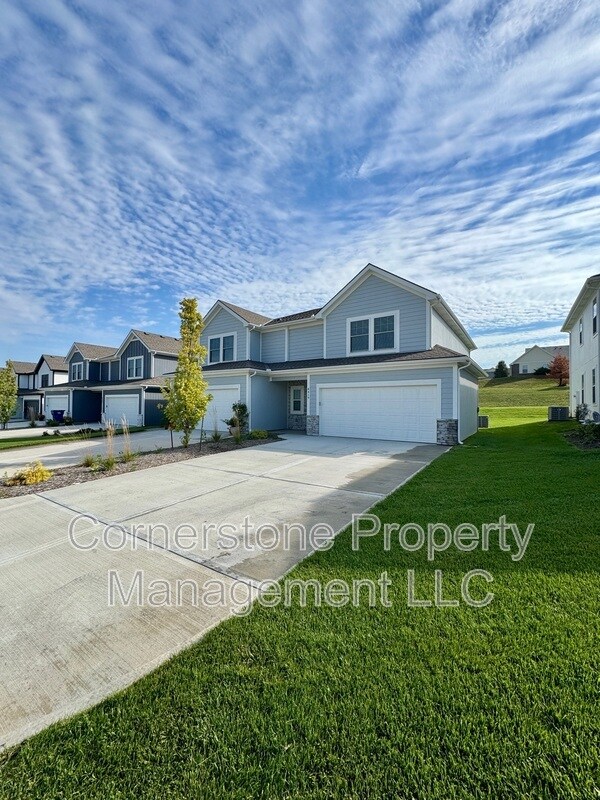 Foto principal - 8419 Valley Spring Dr