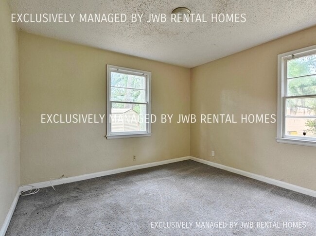 Building Photo - 1011 Westbrook Cir E