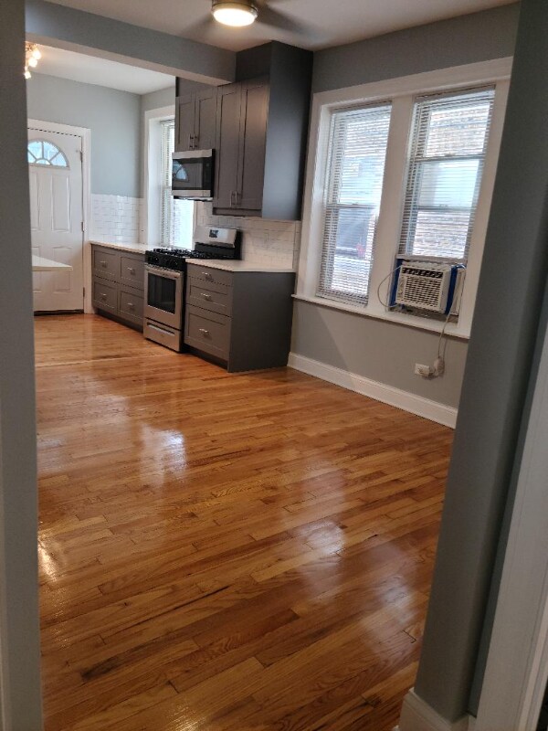 Building Photo - 4837 W Addison St