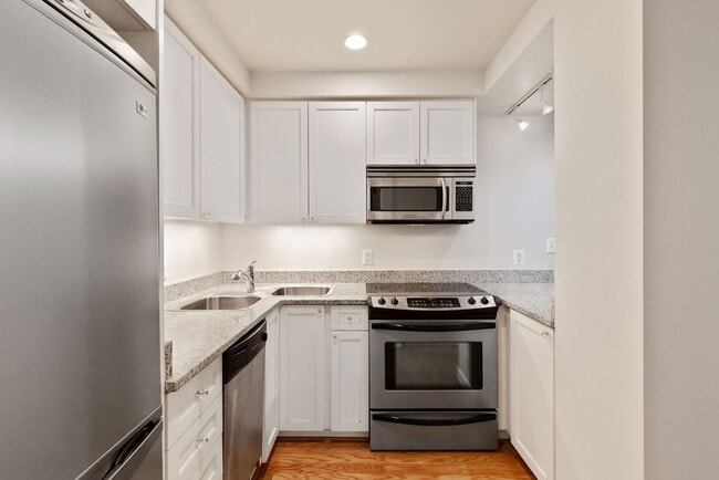 Building Photo - Renovated Studio by Thomas Circle
