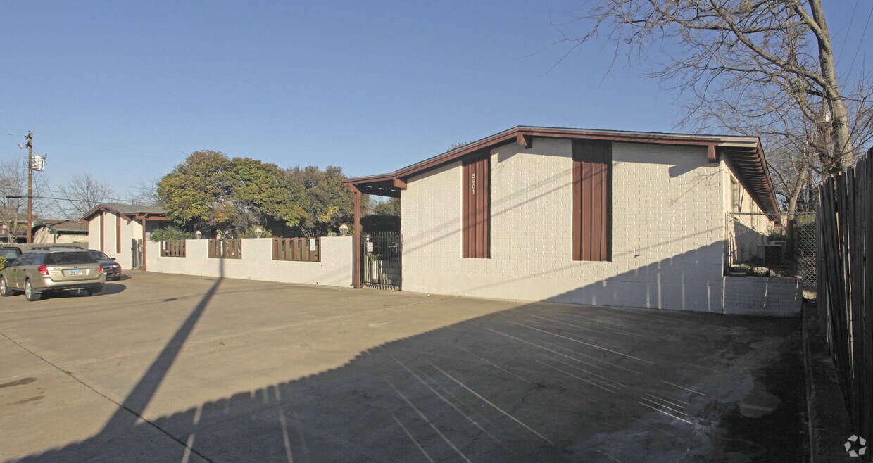 Building Photo - Woodrow Apartments