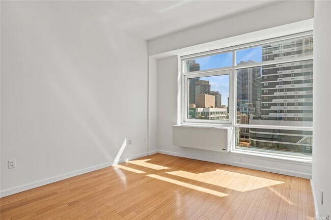 Foto del edificio - 24-15 Queens Plaza N