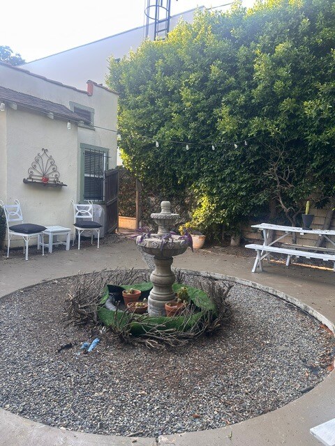 Patio trasero privado amueblado - 1250 N Citrus Ave