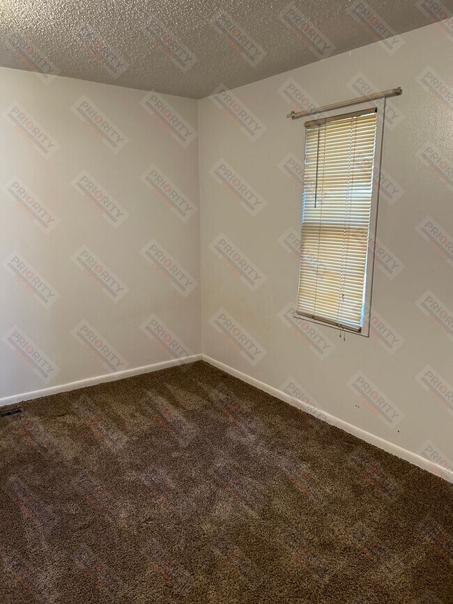 Building Photo - 704 S Brooks Ave