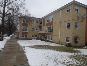 Building Photo - 7256 W Belmont Ave