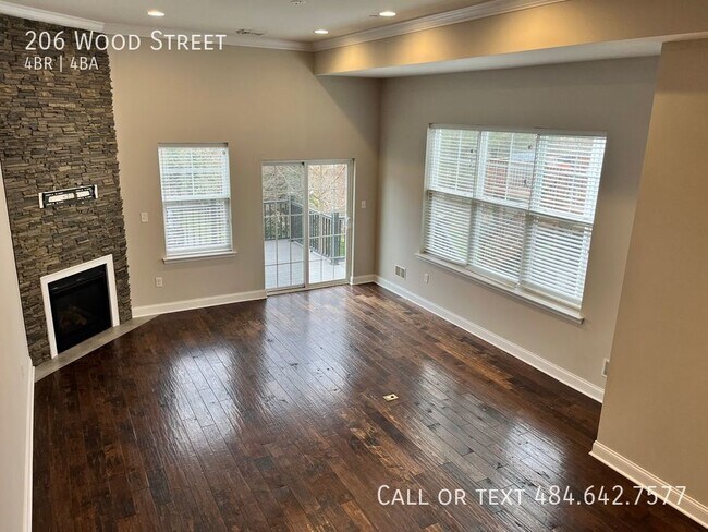 Foto del edificio - Luxurious 4 Bed, 3.5 Bath Hidden Creek Tow...