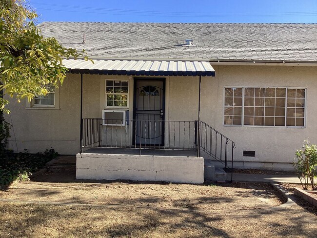 Building Photo - 1532 N. Safford Ave Fresno, CA 93728