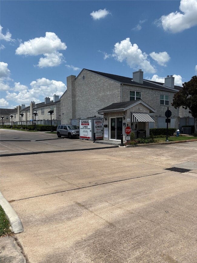 Foto del edificio - 622 Wilcrest Dr