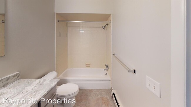 Foto del edificio - 2 br, 1 bath Apartment - 3210 Greenfield Rd