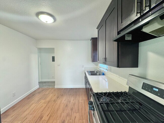 Foto del edificio - Front Unit 3 Bedroom, 1 Bathroom