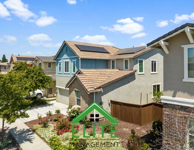 Foto del edificio - **Modern single-family residence in the hi...