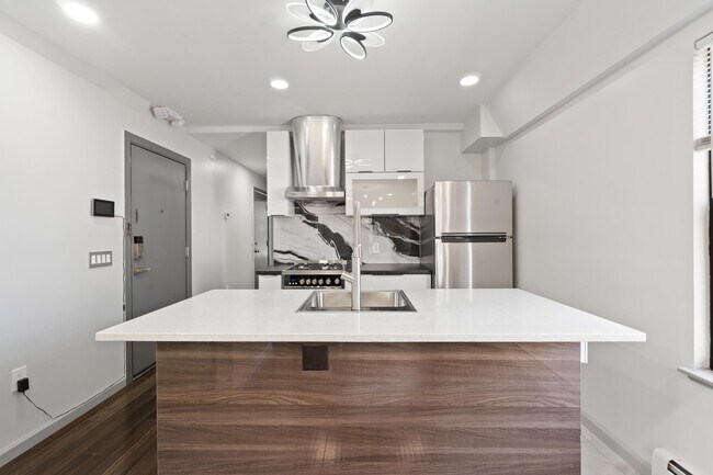 Foto del edificio - 232 1st St
