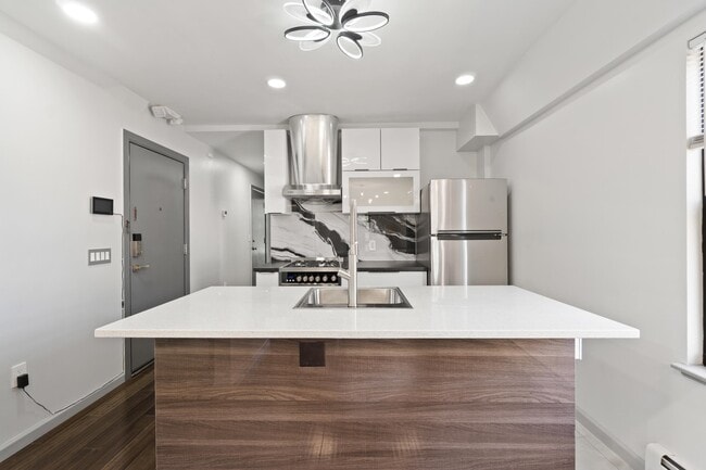 Building Photo - 232 1st St