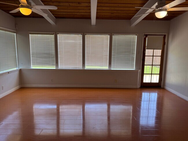 Foto del edificio - 260 Arnett Ave