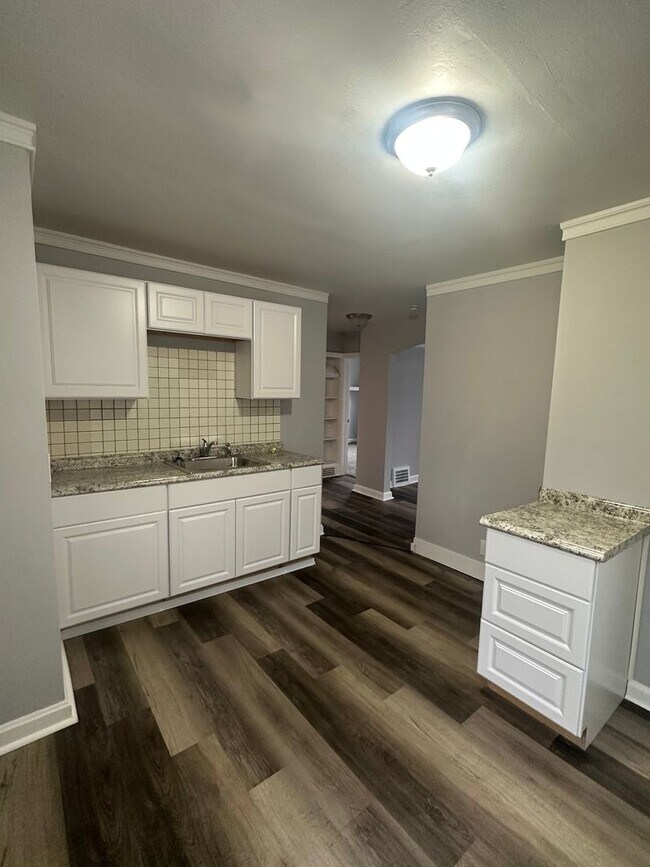 Foto del edificio - Garfield Heights three bedroom single home