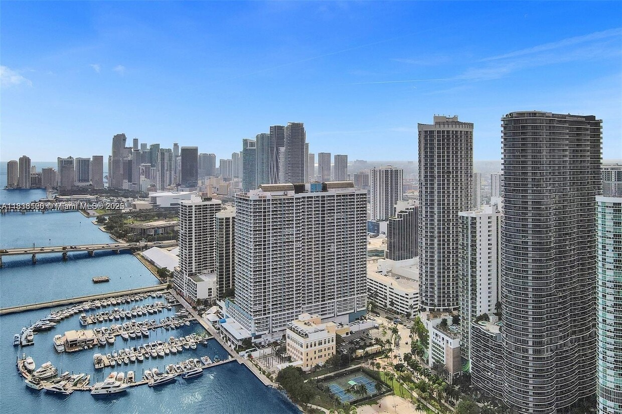 Primary Photo - 1750 N Bayshore Dr