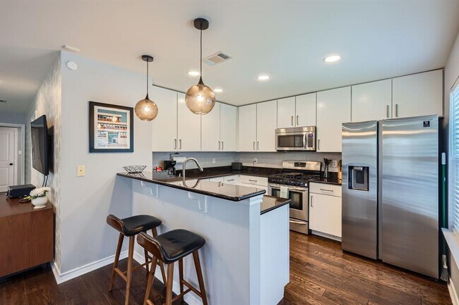 Foto del edificio - 4612 Depew Ave