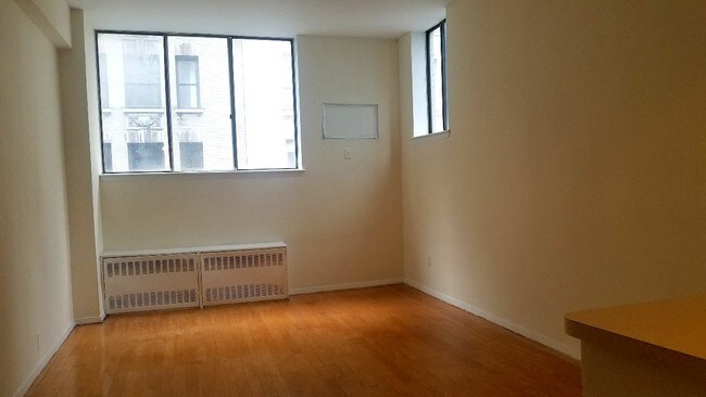 Building Photo - 79 E 32nd St