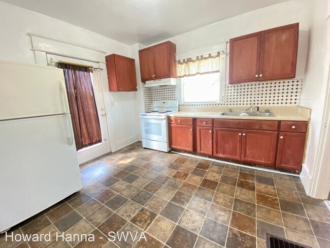 Building Photo - 3 br, 1 bath House - 2302 Delaware Avenue NW