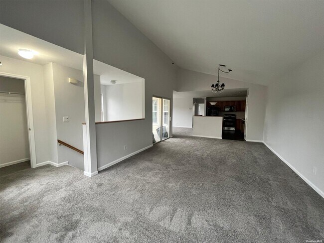 Building Photo - 9 Commodore Cir