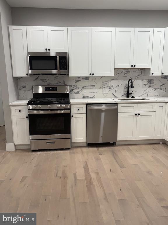 Foto del edificio - 2840 W Girard Ave