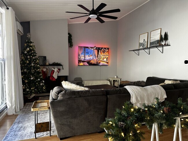 Foto del edificio - Beautiful Condo close to Memorial and Garces HS