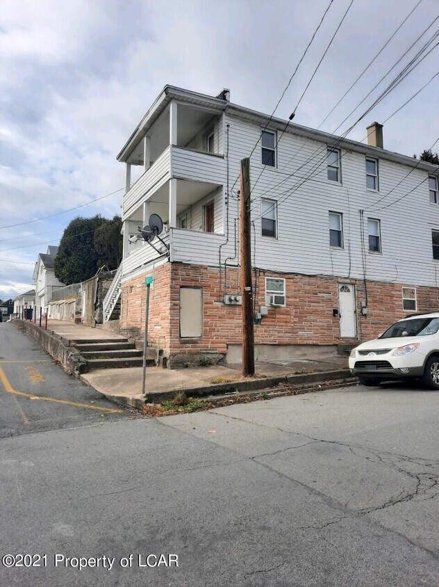 Primary Photo - 401 1st St