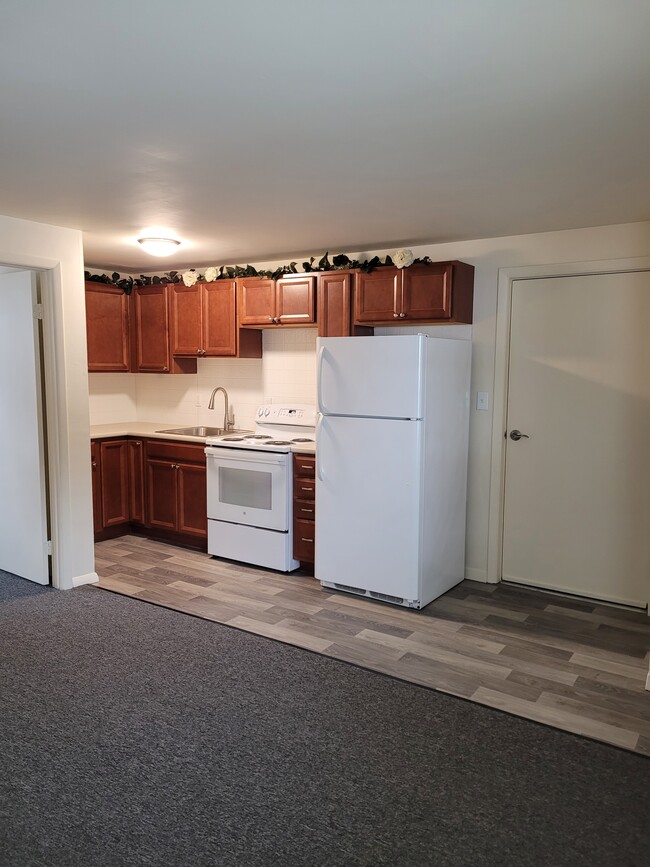 Kitchen area - 7 Callahan Dr