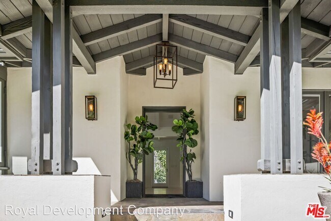 Foto del edificio - 3 br, 5 bath House - 1847 N Beverly