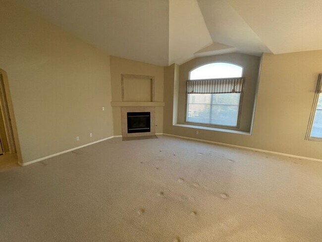 Foto del edificio - This property has been shown before and will be rented to the first most qualified applicant. To ...
