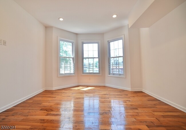 Building Photo - 131 Sylvan Ave