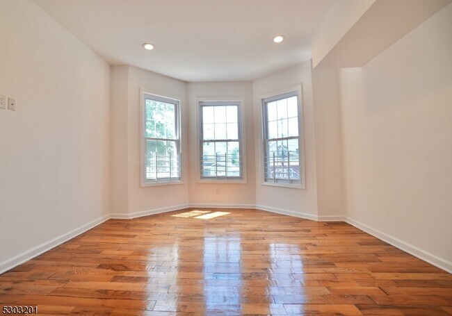 Building Photo - 131 Sylvan Ave