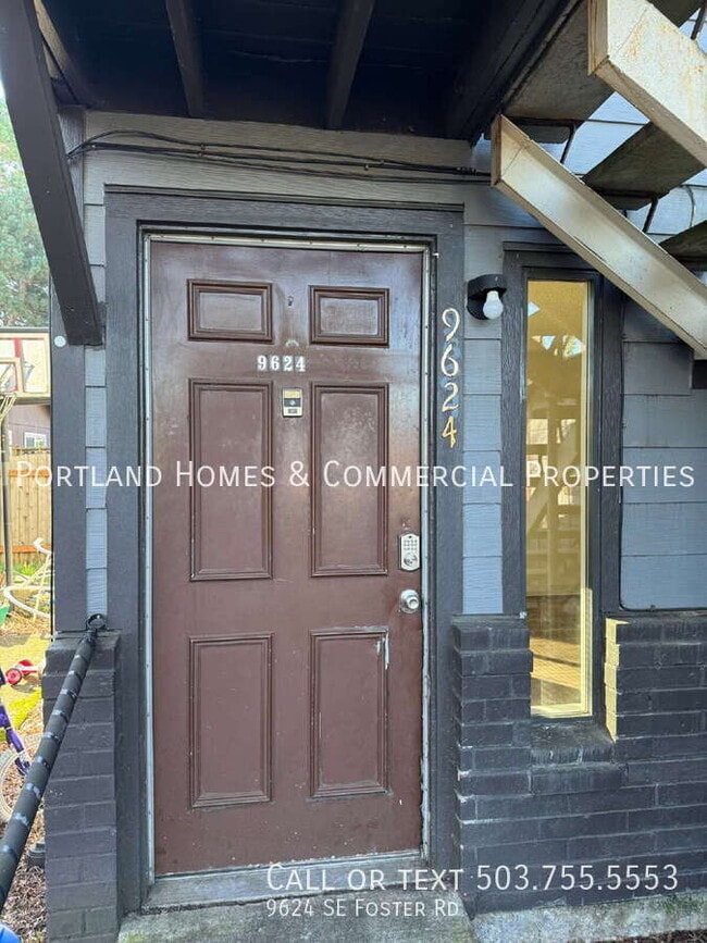 Building Photo - 9624 SE Foster Rd