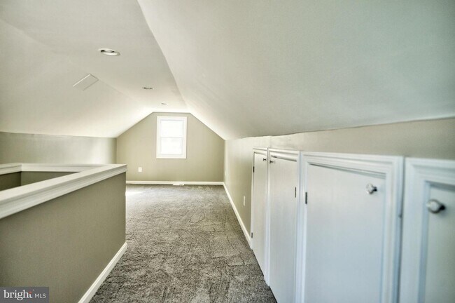 Building Photo - 628 Fernhill Rd