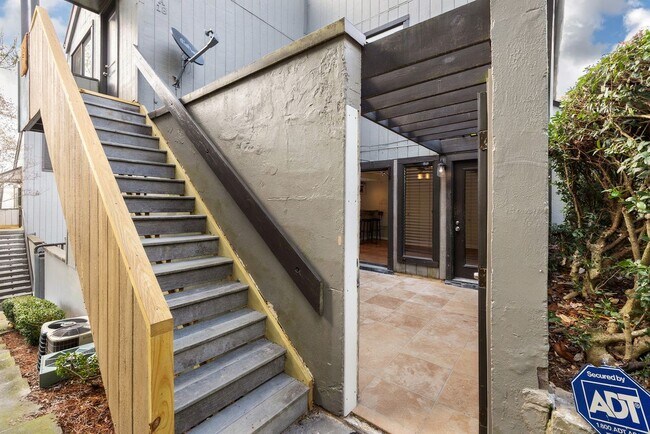 Foto del edificio - 3350 Altamont Rd S