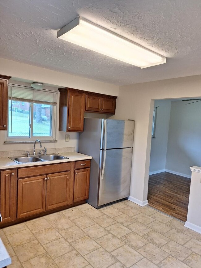 Building Photo - 470 Edgewood Rd