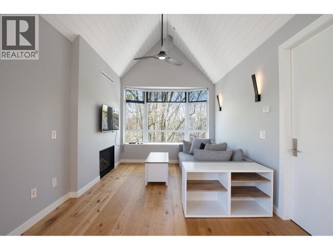 Building Photo - 2755 Maple St
