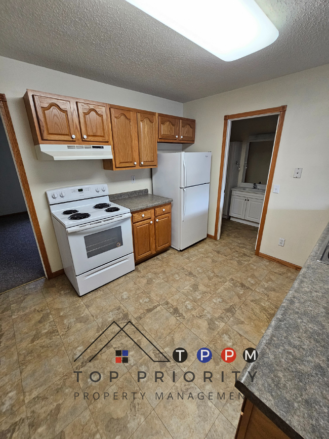 Building Photo - 1 Bedroom | 1 Bathroom Single-Level Unit i...