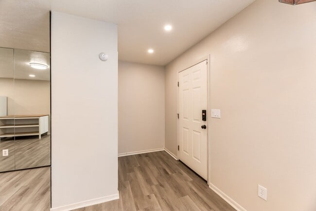 Building Photo - 4517 1175 W