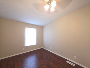 Building Photo - 9 Ridgeway Dr