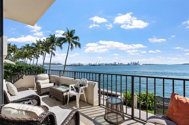 Photo - 520 Brickell Key Dr House