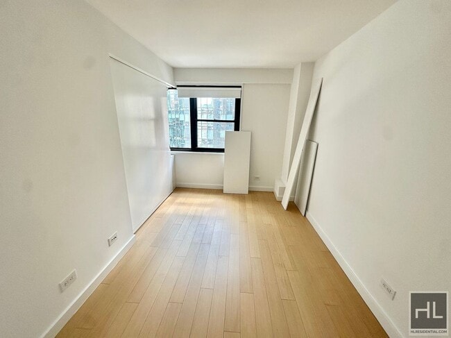 Building Photo - East 39th Street