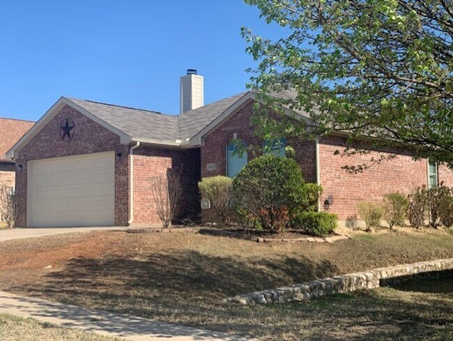 Building Photo - Coming soon! 3 Bedroom, 2 Full Bath Home in Benbrook.