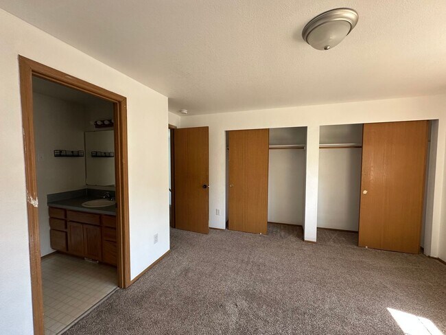 Foto del edificio - 15308-15310 Berry Valley Rd SE