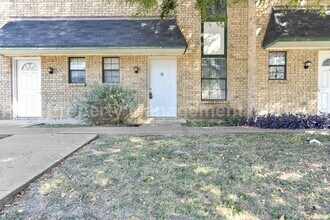 Building Photo - 3800 Cibolo Dr