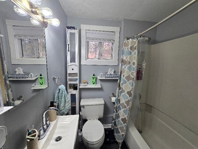 Foto del edificio - 1042 Lessing St