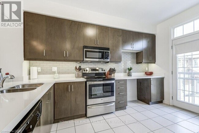 Building Photo - 2362 Treversh Common